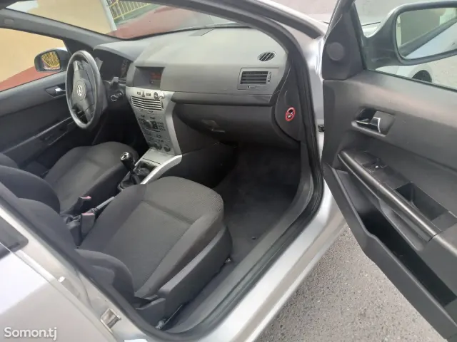 Opel Astra H 2009 · 1.6 MT