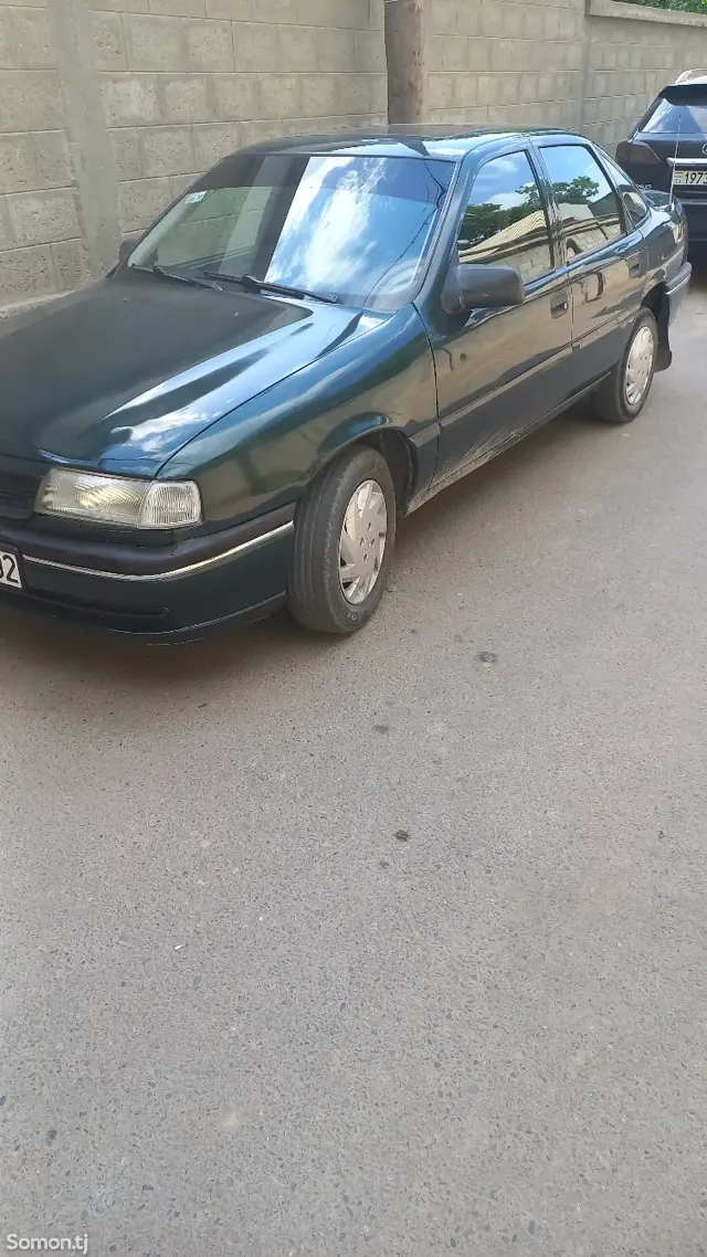 Opel Vectra A 1995 · 1.6 MT
