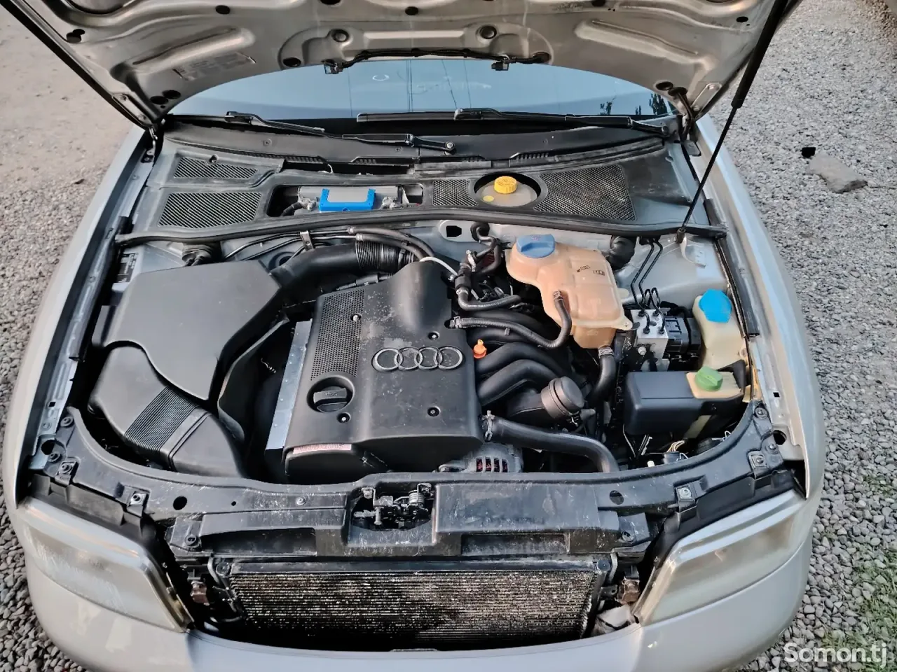 Audi A4 1999 · 1.6 MT