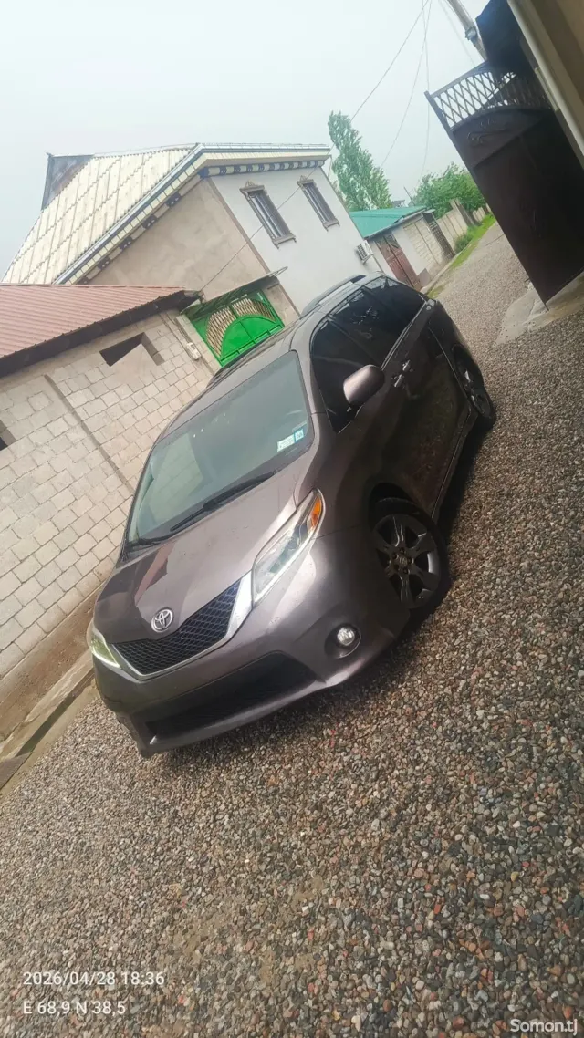 Toyota Sienna 2015 · 3.5 AT