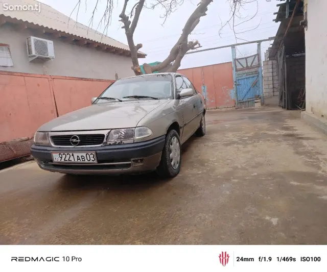 Opel Astra F 1996 · 1.6 MT