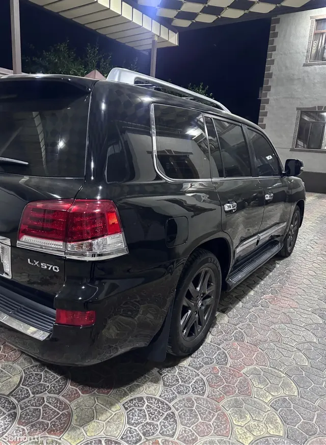 Lexus LX series 2015 · 5.7 AT