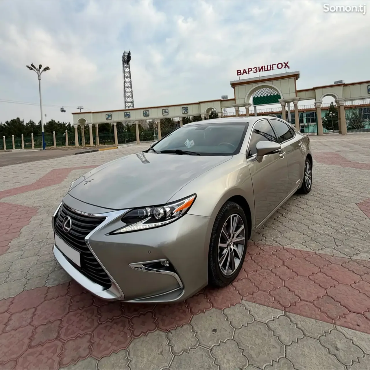 Lexus ES series 2016 · 2.5 AT