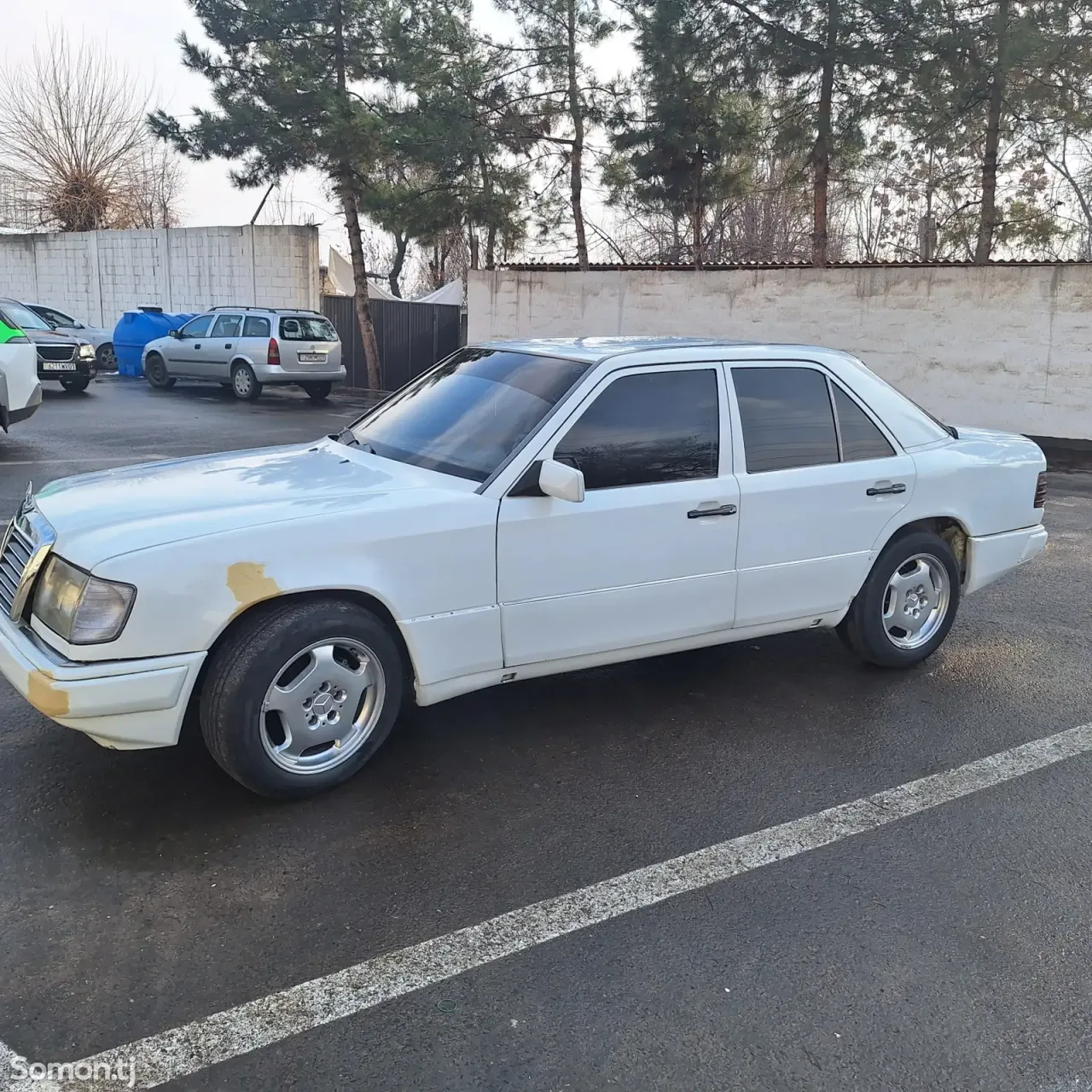 Mercedes-Benz W124 1990 · 2.0 MT