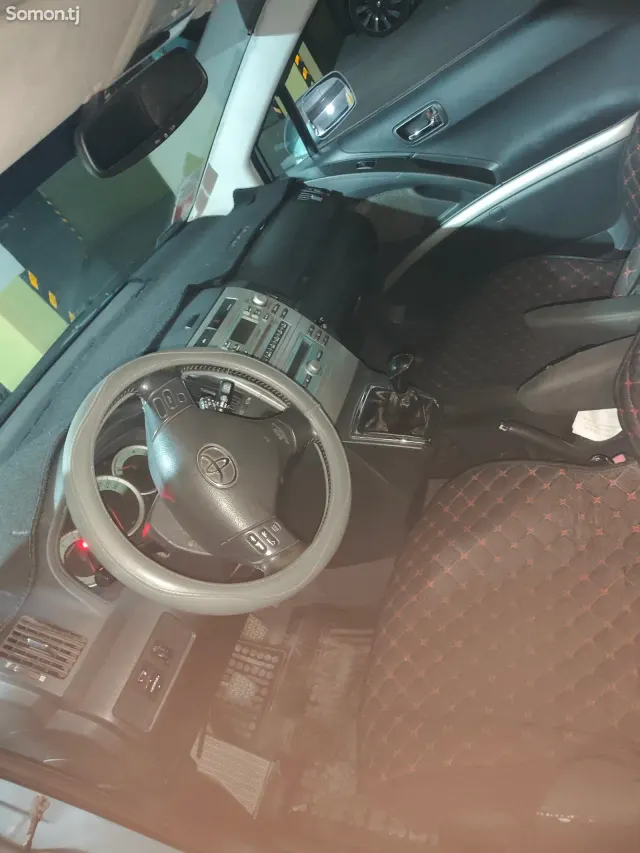 Toyota Corolla Verso 2006 · 2.2 MT