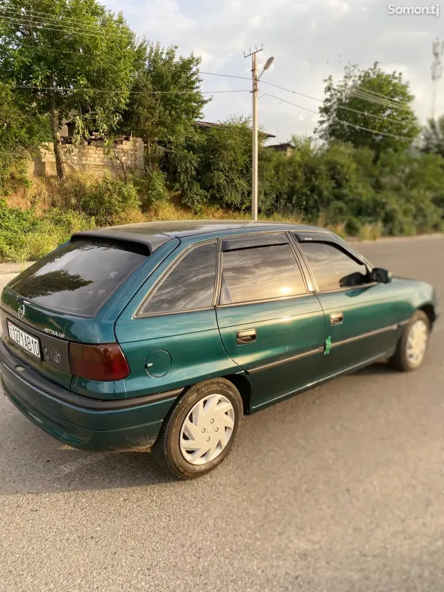 Opel Astra F 1997 · 1.6 MT