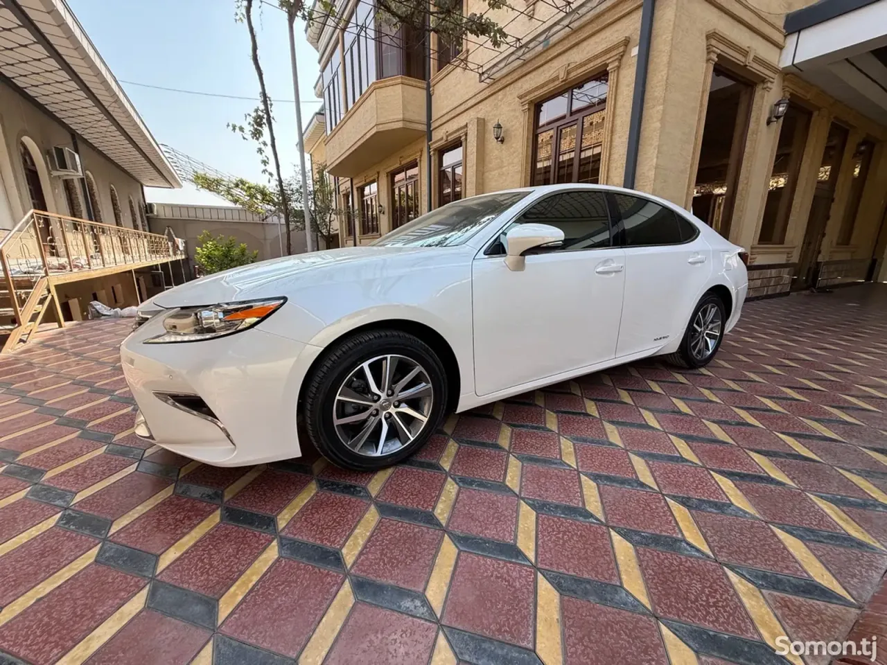 Lexus ES series 2016 · 3.0 AT