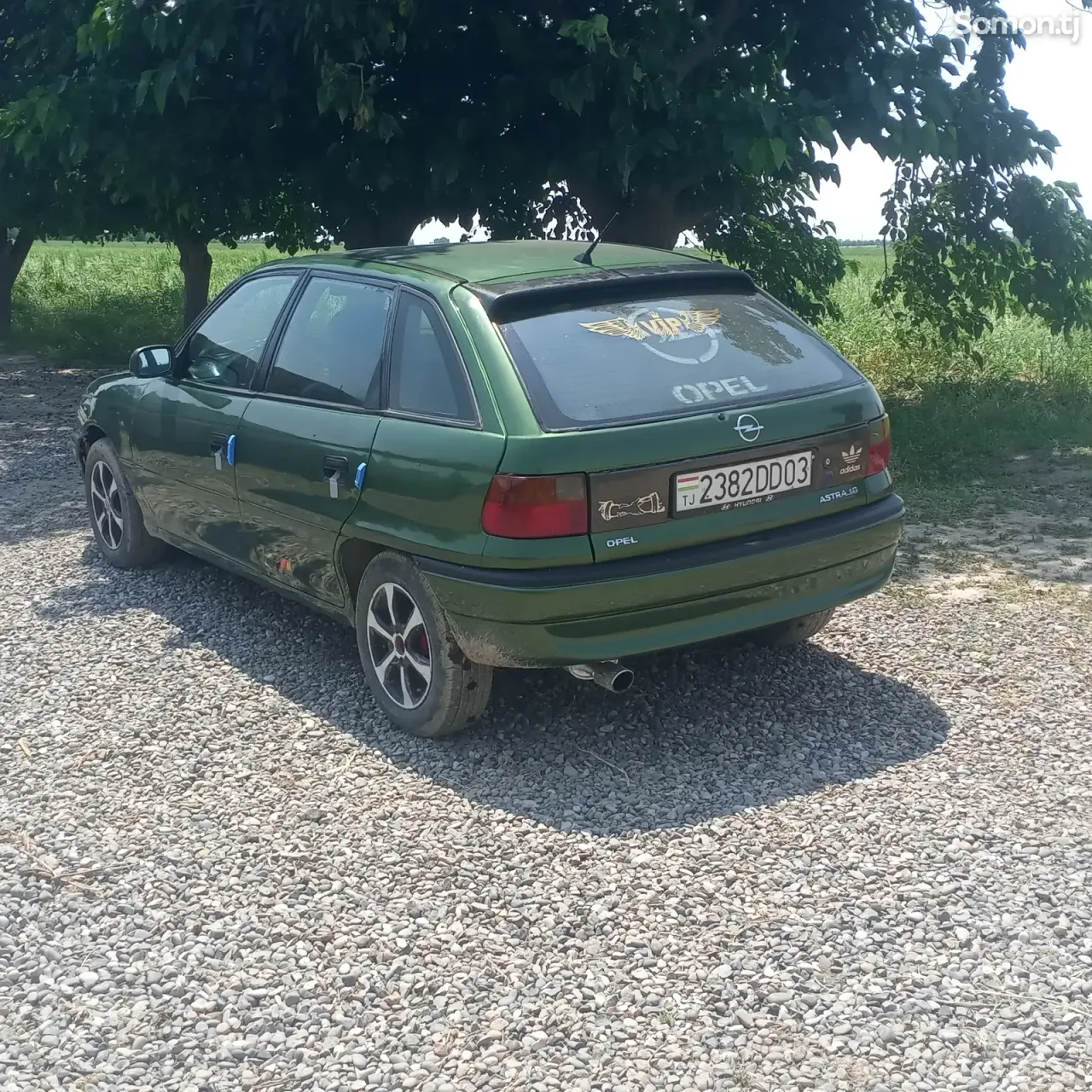 Opel Astra F 1995 · 1.6 MT