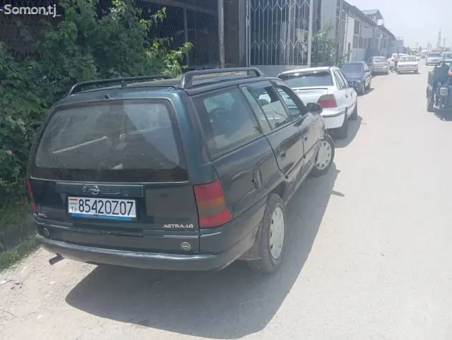 Opel Astra F 1993 · 1.6 MT