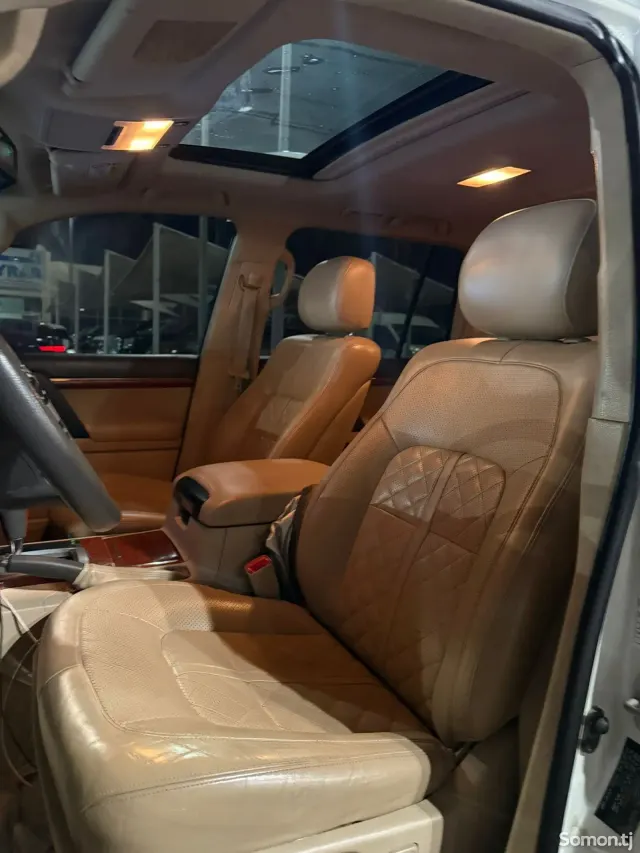 Toyota Land Cruiser 2014 · 4.6 AT