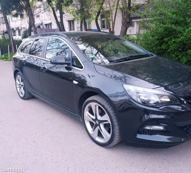 Opel Astra J 2014 · 1.6 MT