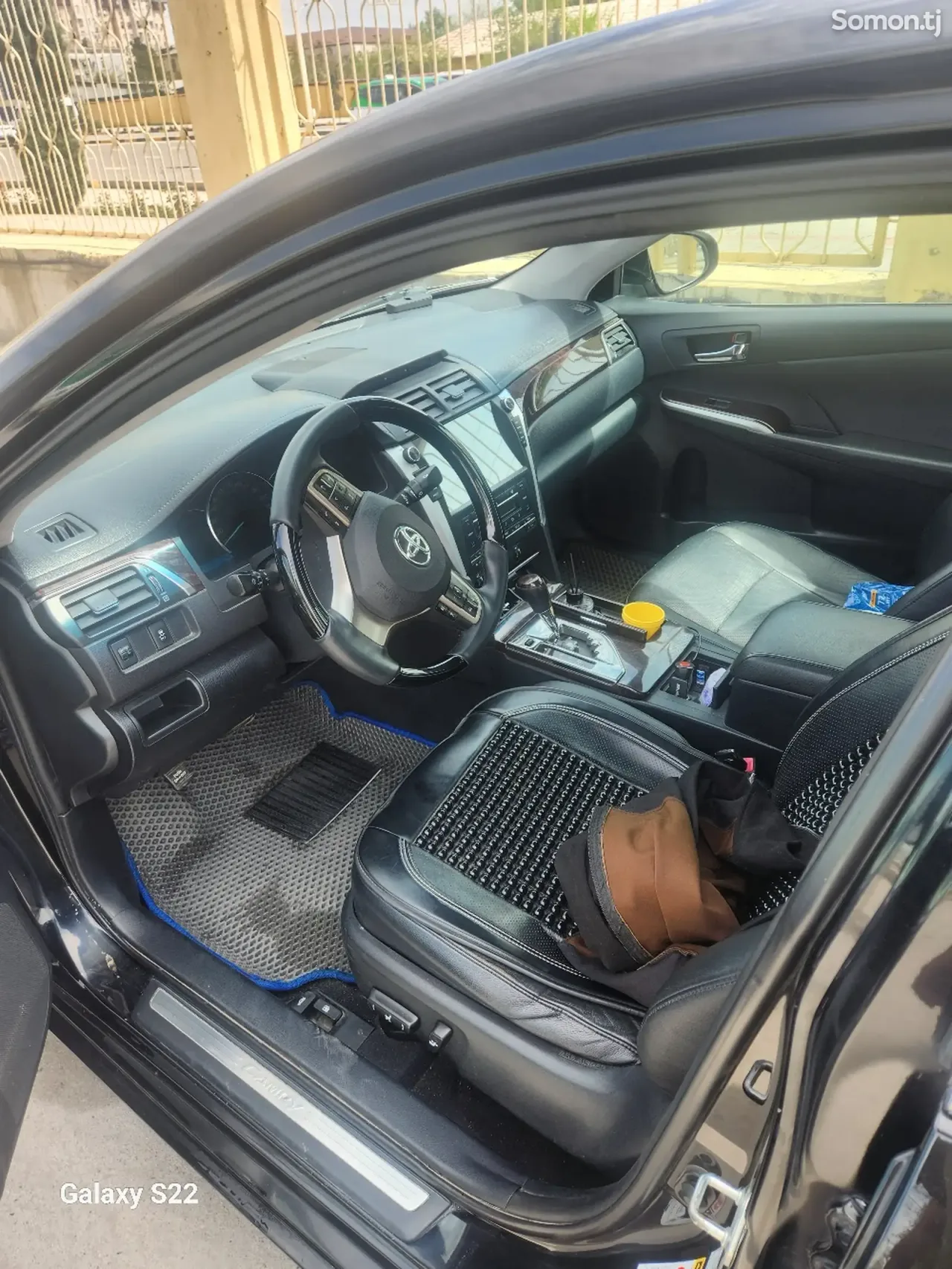 Toyota Camry 2016 · 2.0 AT