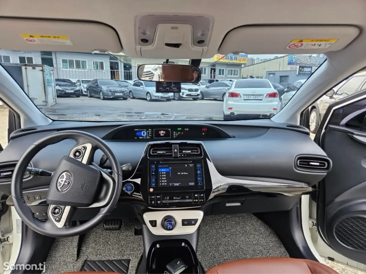Toyota Prius 2018 · 1.8 AT
