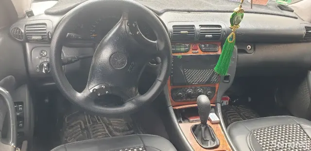 Mercedes-Benz C class 2002 · 2.4 MT