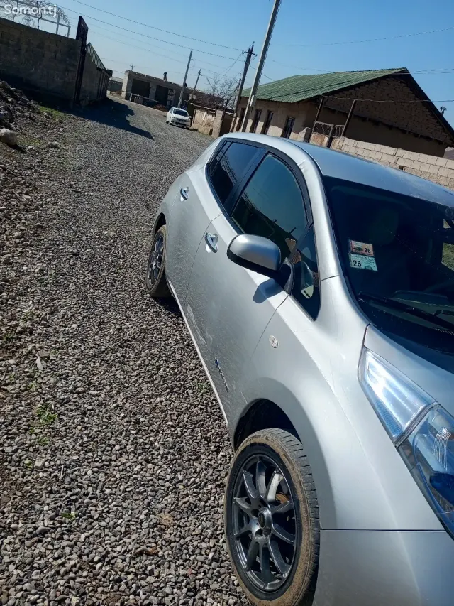 Nissan Leaf 2011 · AMT