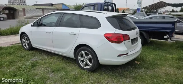 Opel Astra J 2014 · 1.6 MT