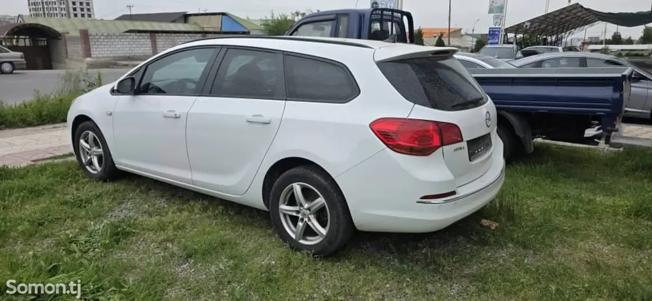 Opel Astra J 2014 · 1.6 MT