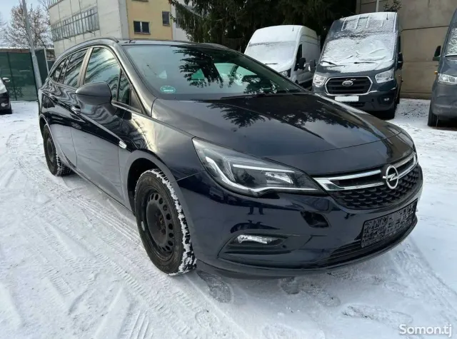 Opel Astra K 2019 · 1.0 MT