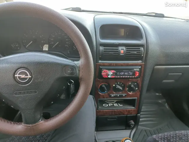 Opel Astra G 1999 · 1.6 MT