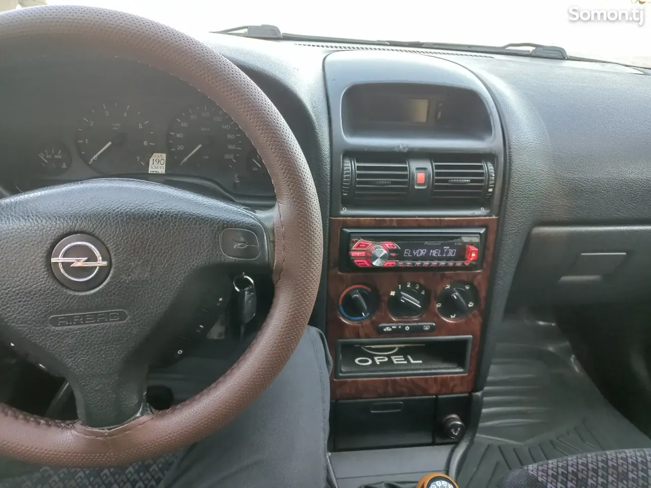 Opel Astra G 1999 · 1.6 MT