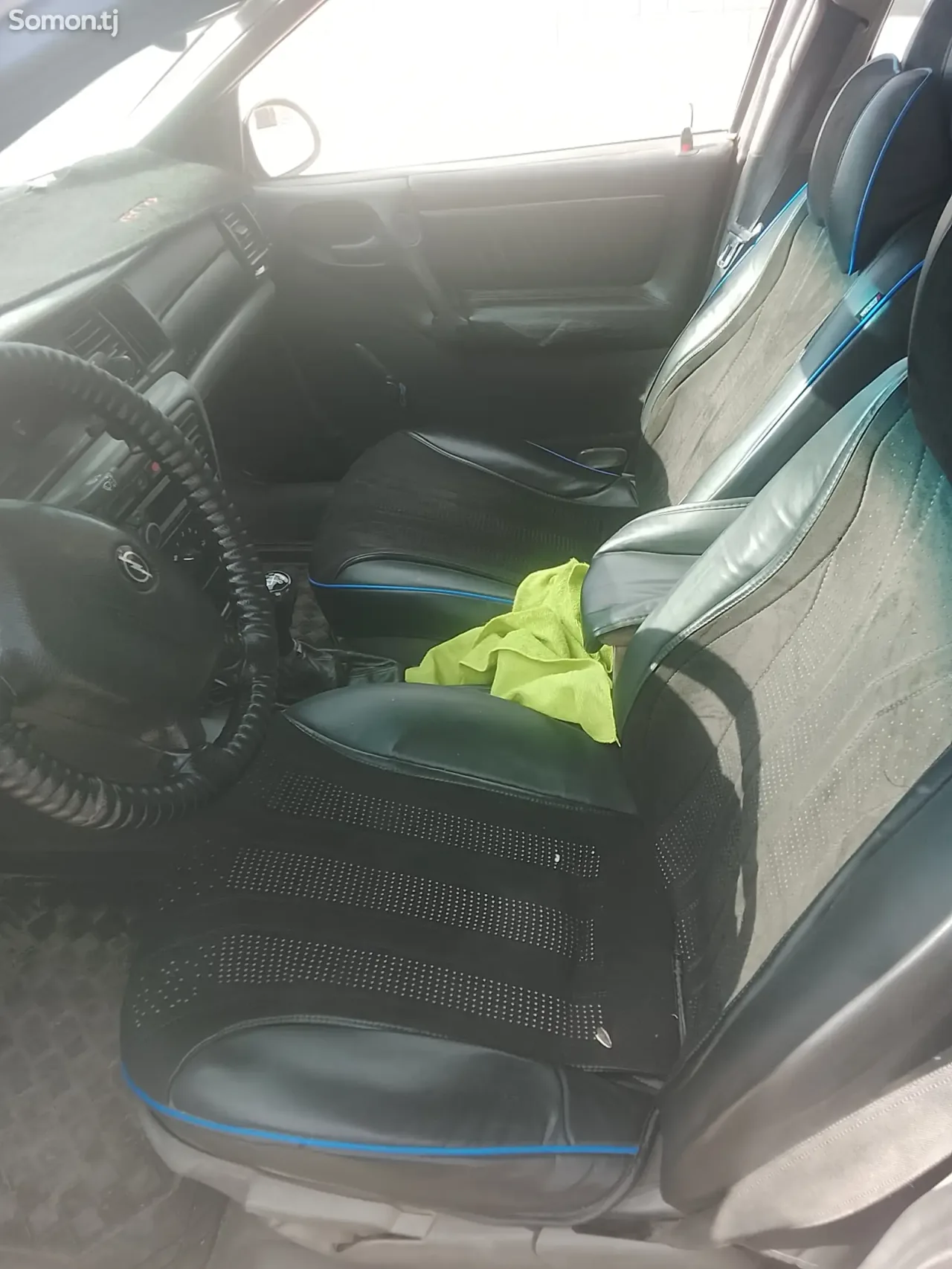 Opel Vectra B 1996 · 1.6 MT