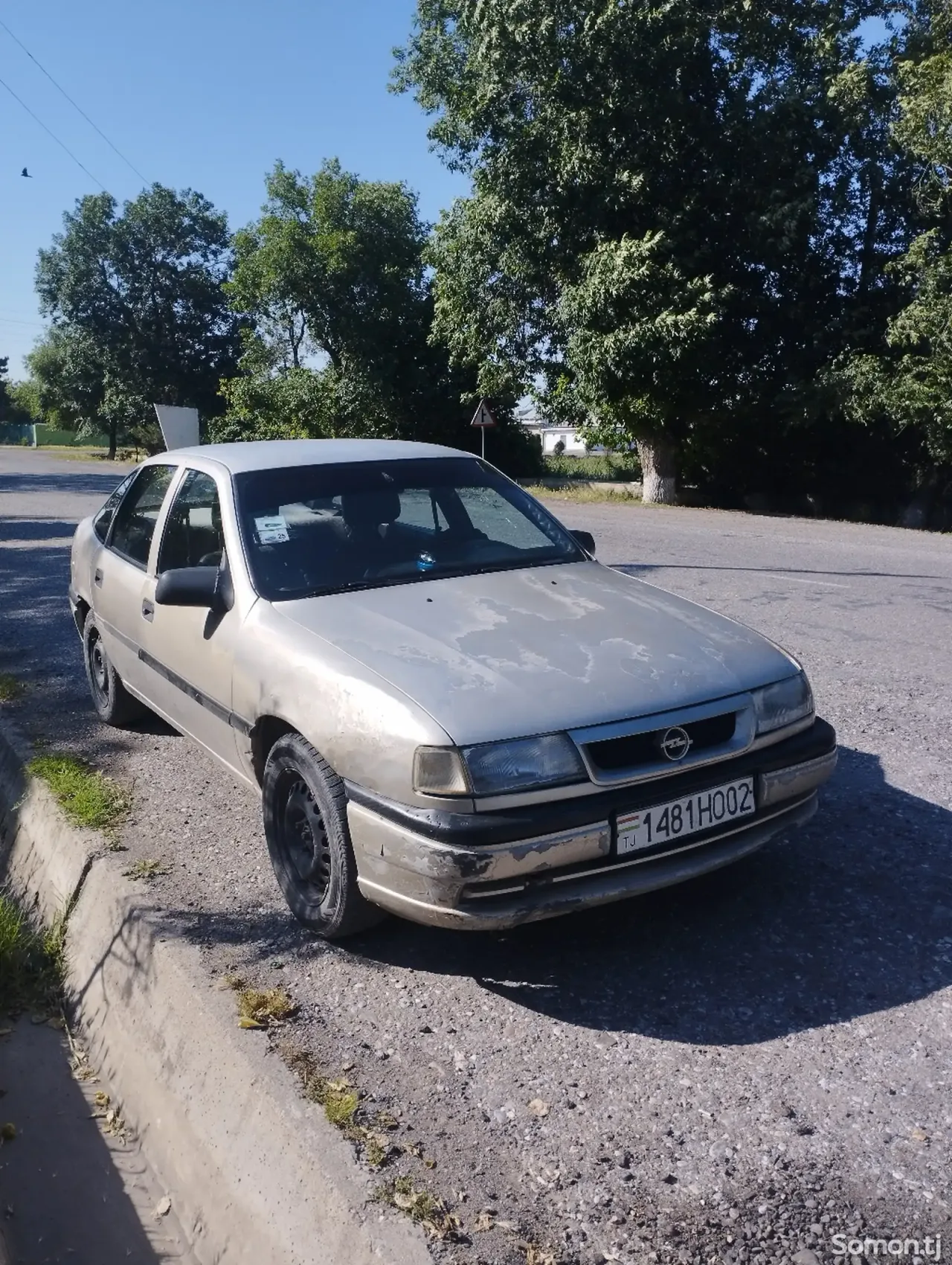 Opel Vectra A 1993 · 1.6 MT
