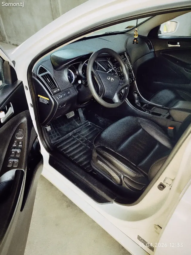 Hyundai Sonata 2013 · 2.0 AT