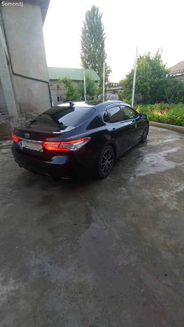 Toyota Camry 2018 · 2.5 AT