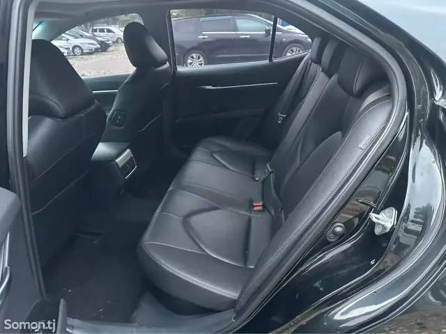 Toyota Camry 2020 · 2.5 AT