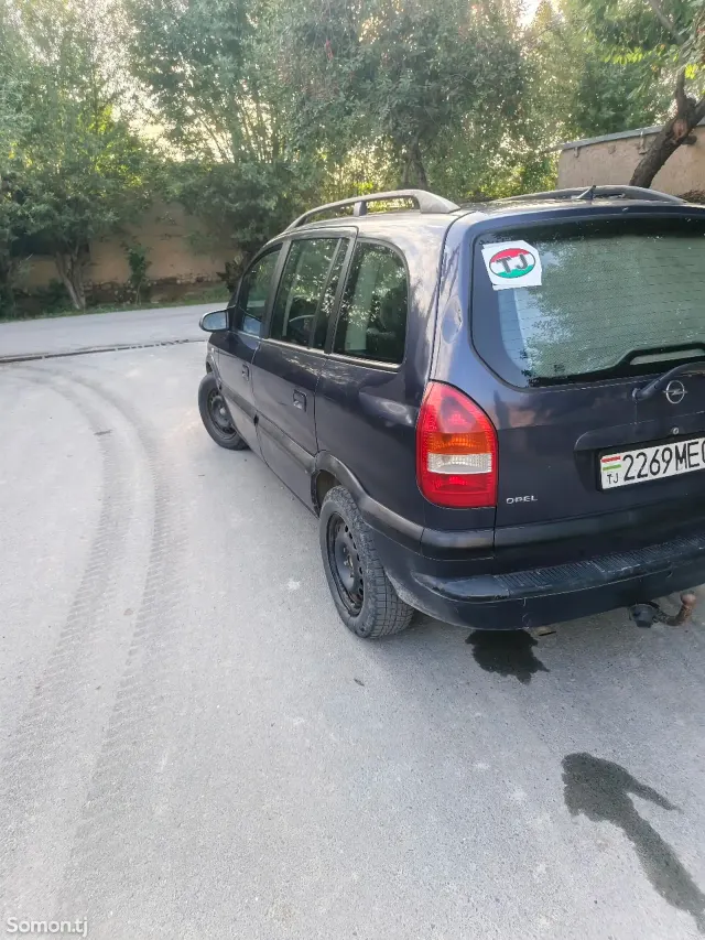 Opel Zafira 1999 · 1.8 MT