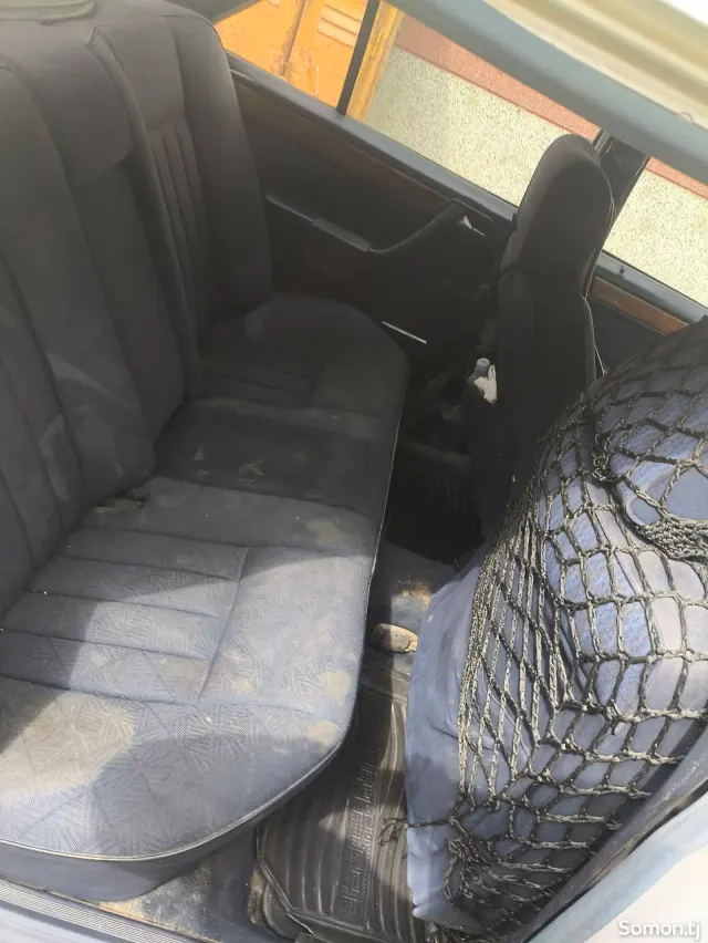 Mercedes-Benz W124 1991 · 2.0 MT