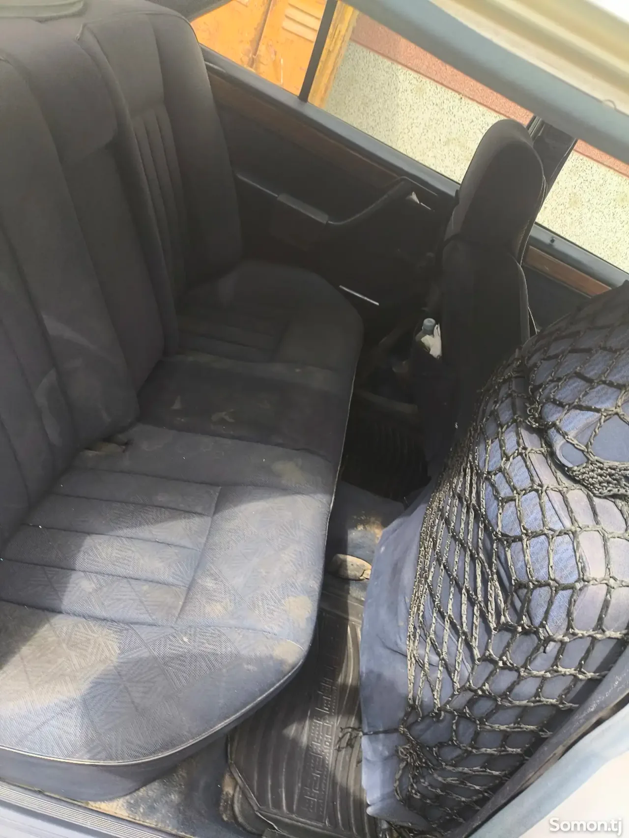 Mercedes-Benz W124 1991 · 2.0 MT
