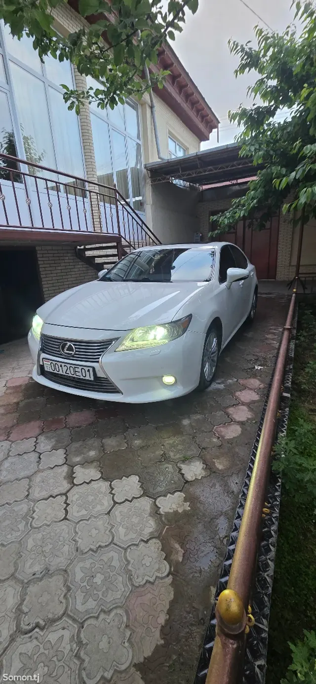 Lexus ES series 2014 · 2.5 AT