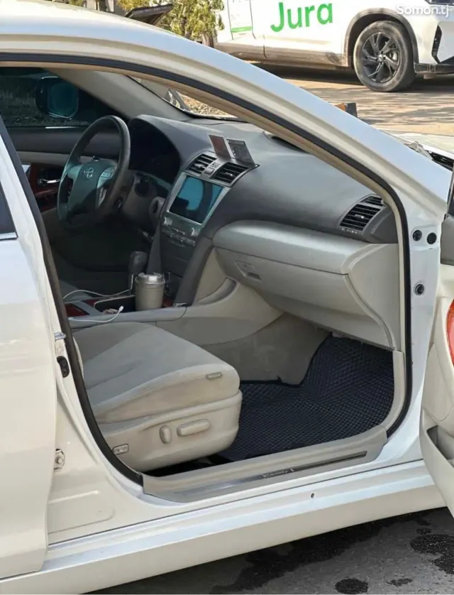 Toyota Camry 2008 · 2.4 AT