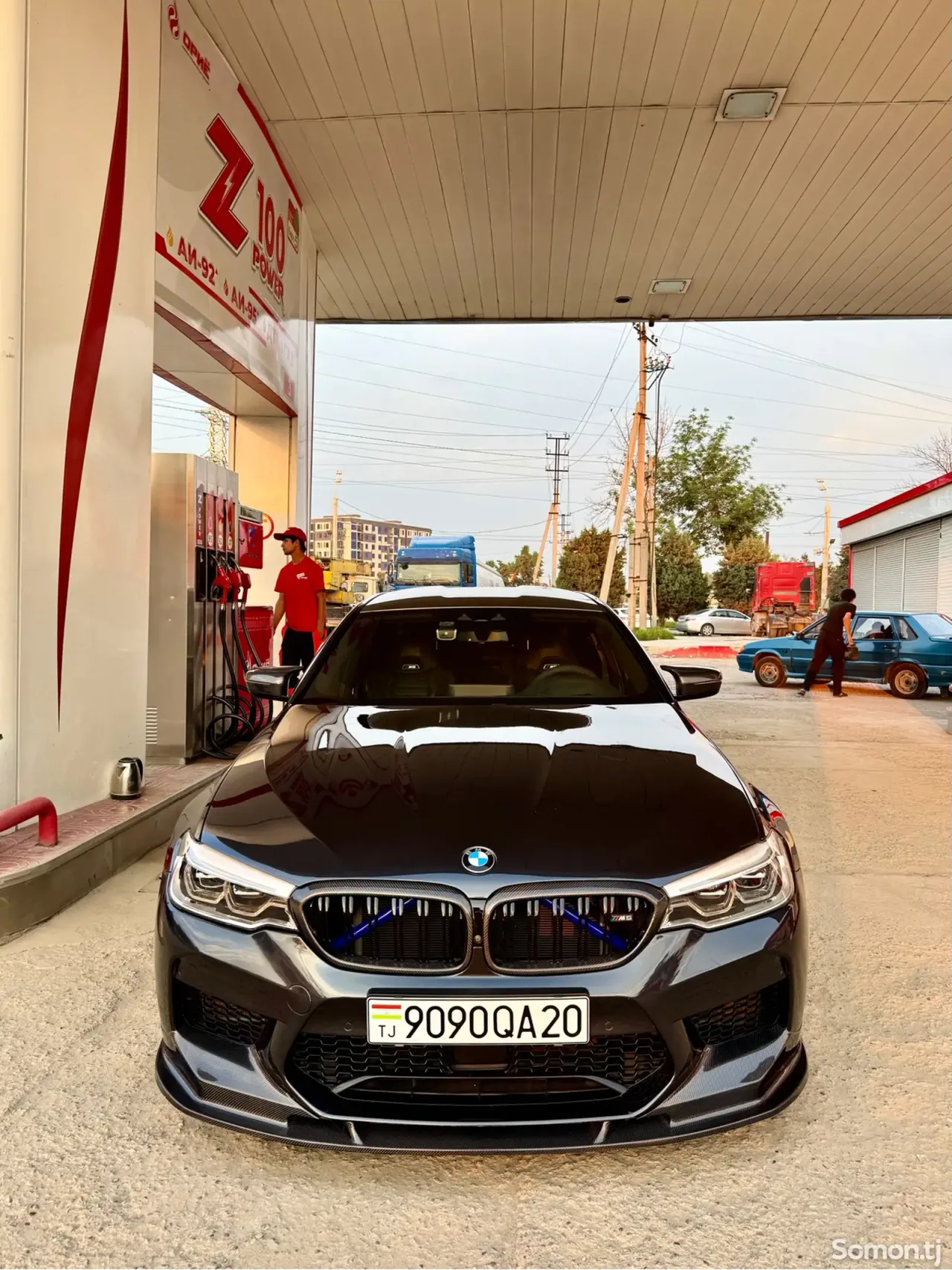 BMW M5 2018 · 4.4 AT