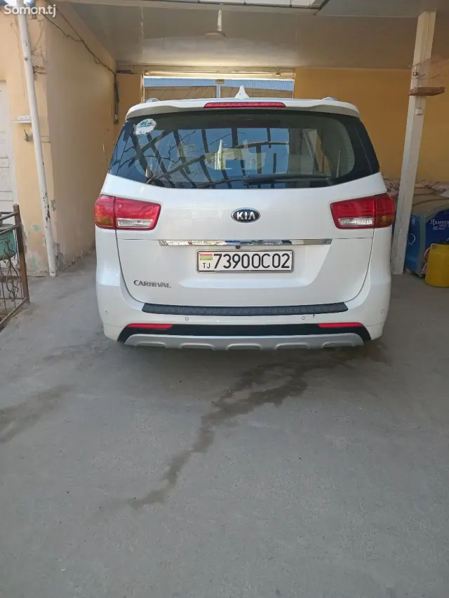 Kia Carnival 2016 · 2.2 AT