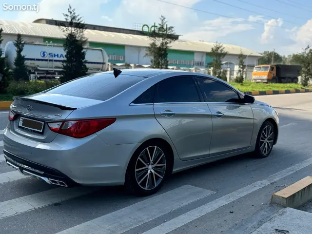 Hyundai Sonata 2010 · 2.0 AT