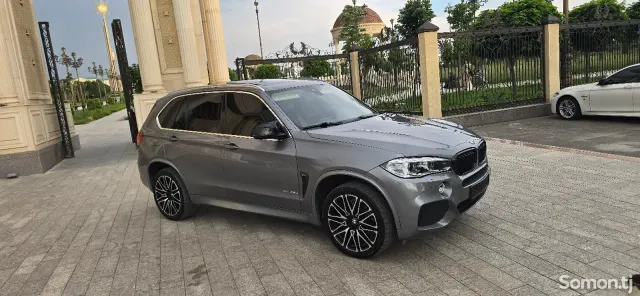 BMW X5 2015 · 3.0 AT