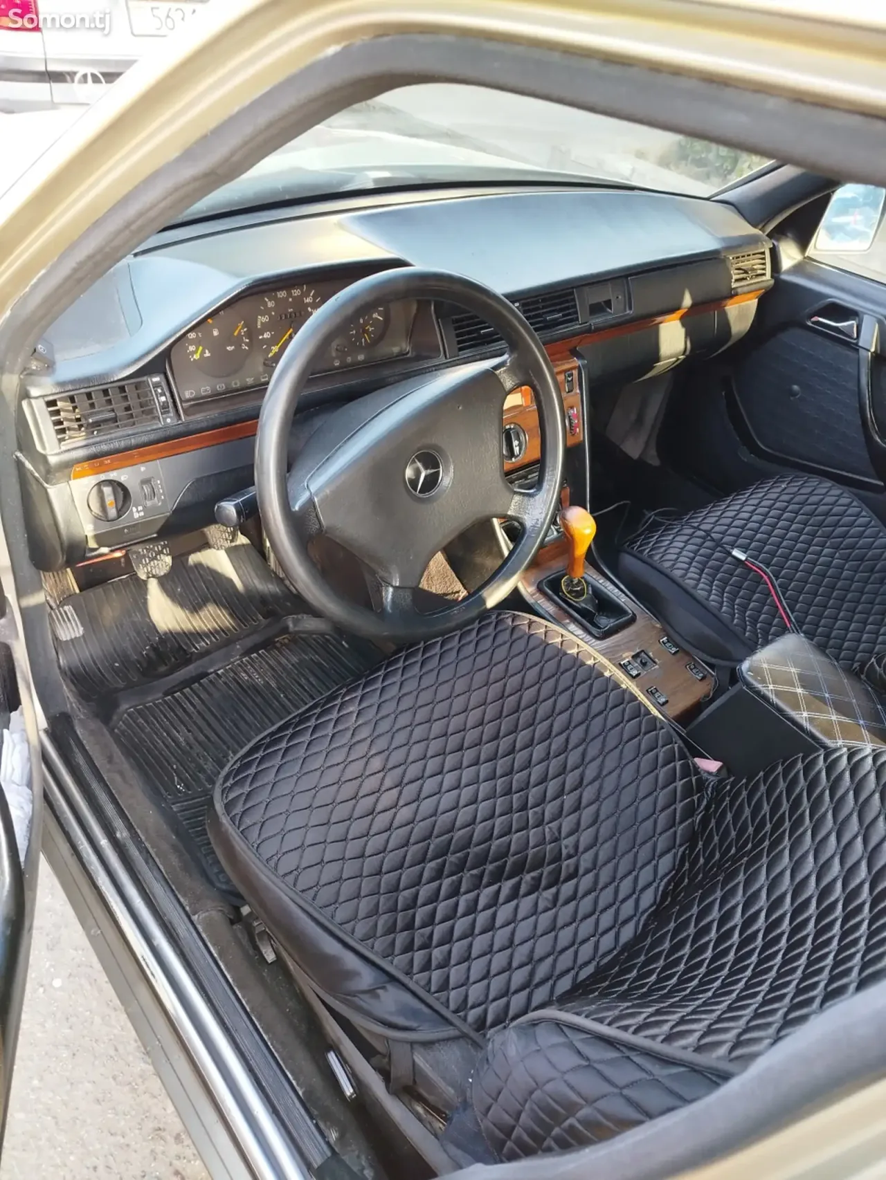 Mercedes-Benz W124 1992 · 2.3 MT