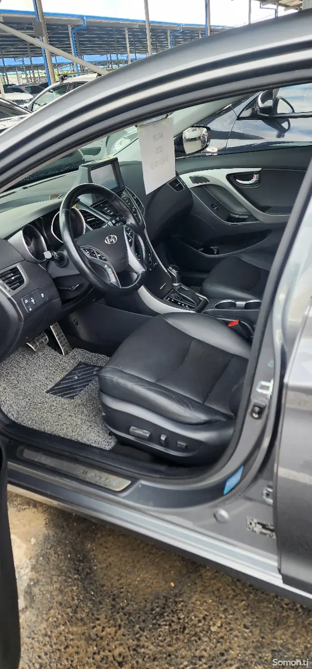Hyundai Avante 2015 · 1.6 AT