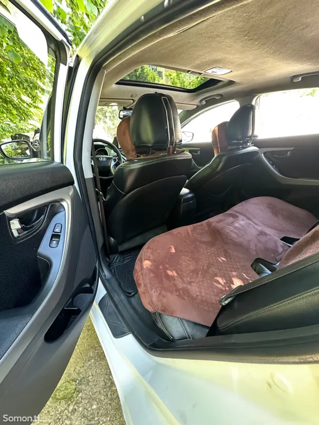 Hyundai Avante 2012 · 1.6 AT