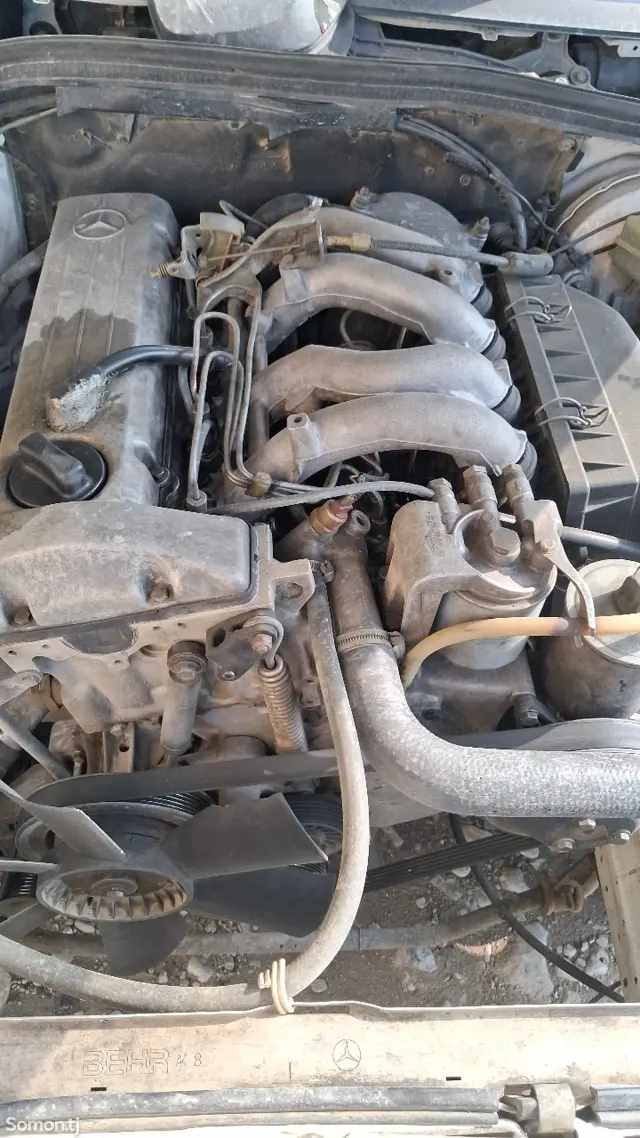 Mercedes-Benz W201 1988 · 2.2 MT