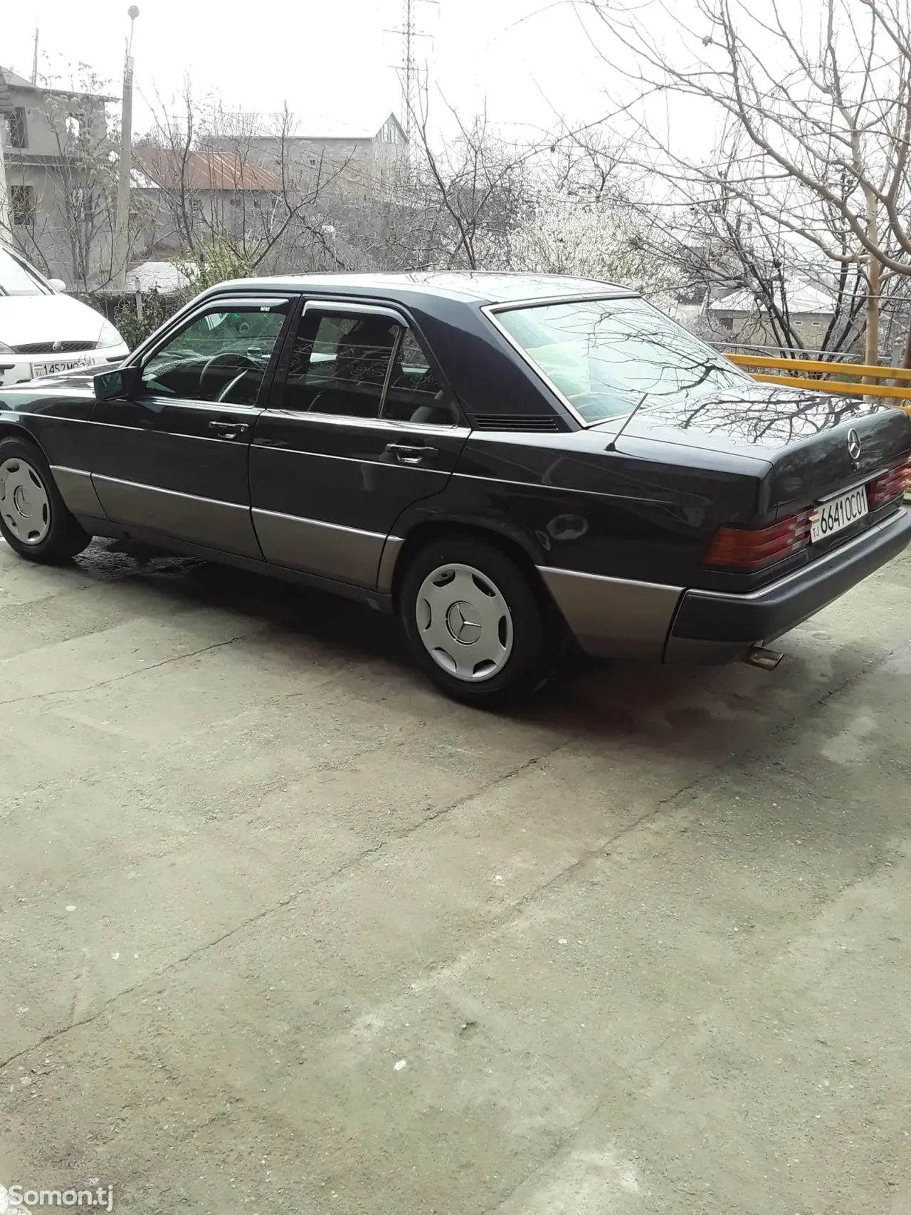 Mercedes-Benz W201 1990 · 2.0 MT