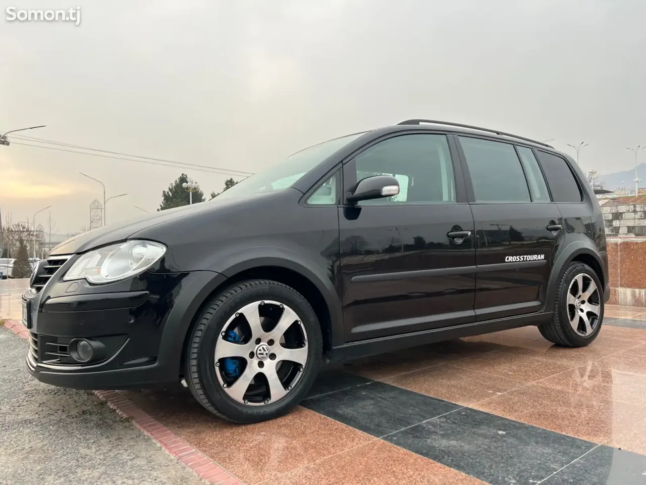 Volkswagen Touran 2008 · 1.9 AT