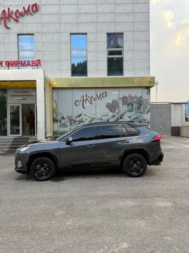 Toyota RAV 4 2020 · 2.5 AT