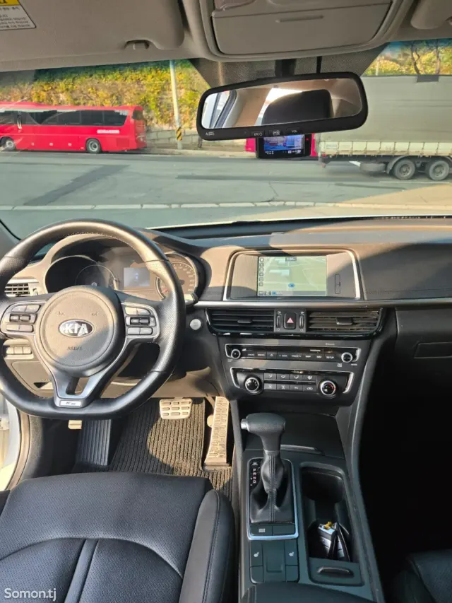 Kia K5 2018 · 2.0 AT