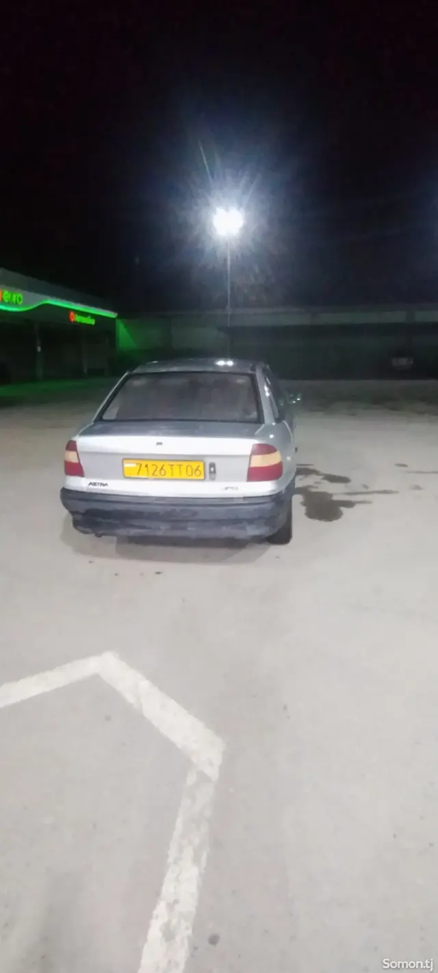 Opel Astra F 1992 · 1.6 MT