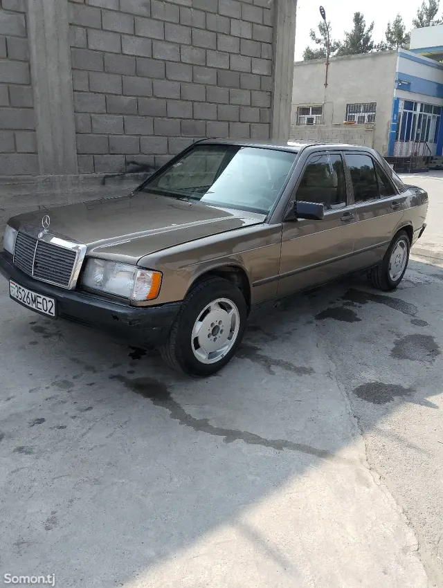 Mercedes-Benz W201 1989 · 1.8 MT