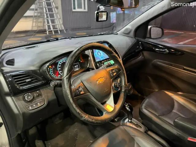Chevrolet Spark 2016 · 1.0 AT