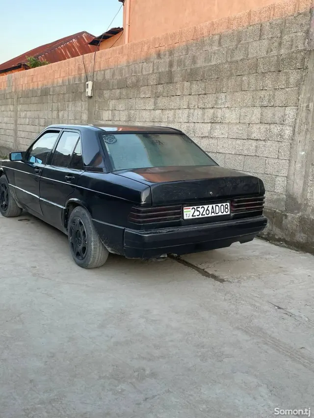 Mercedes-Benz W201 1990 · 1.8 MT